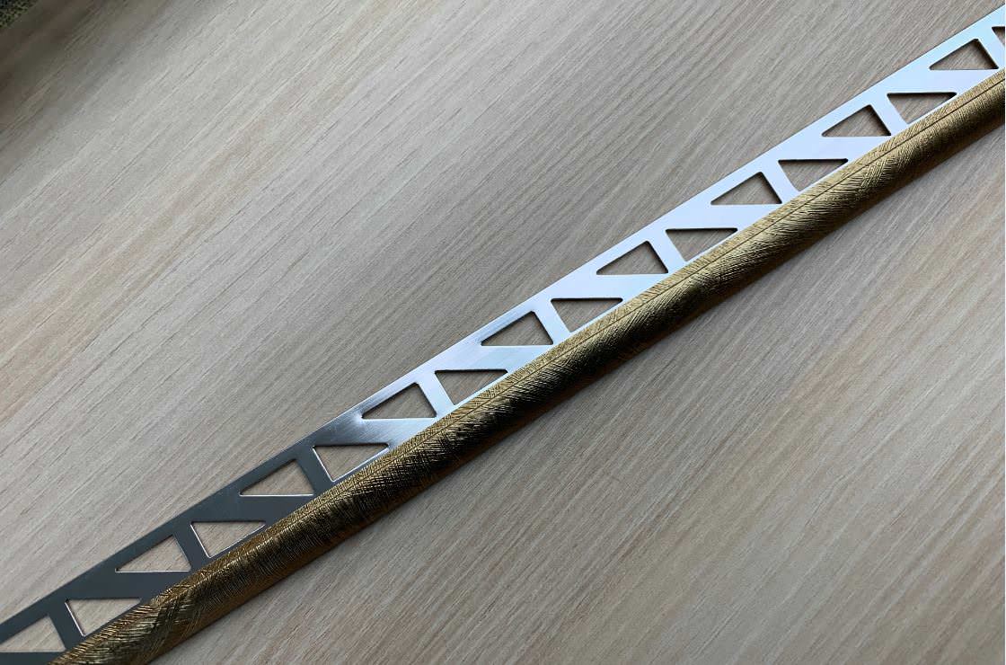 CANTONERA ALUMINIO 2,5 MTS ORO RAYADO