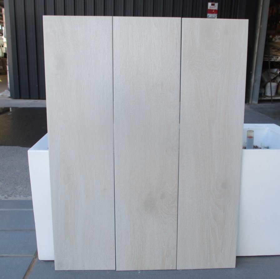 Porcelánico Antideslizante Outi Natural 25x100