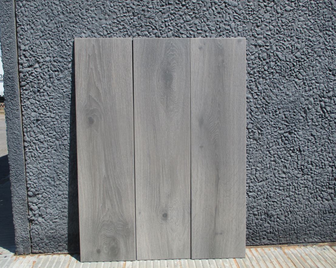 Porcelánico Antideslizante Outi Gris 25x100